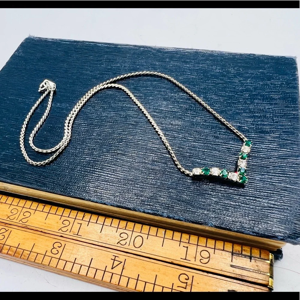 Vintage emerald green & clear rhinestone necklace silver chain 16”